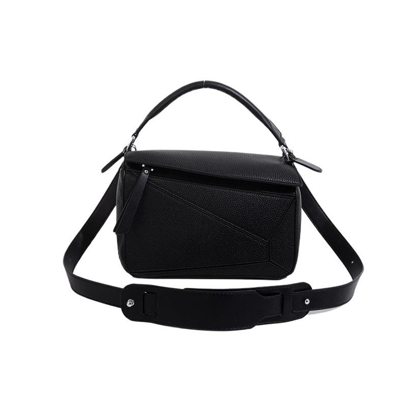 Портативная сумка через плечо с узором личи, модная и практичная.