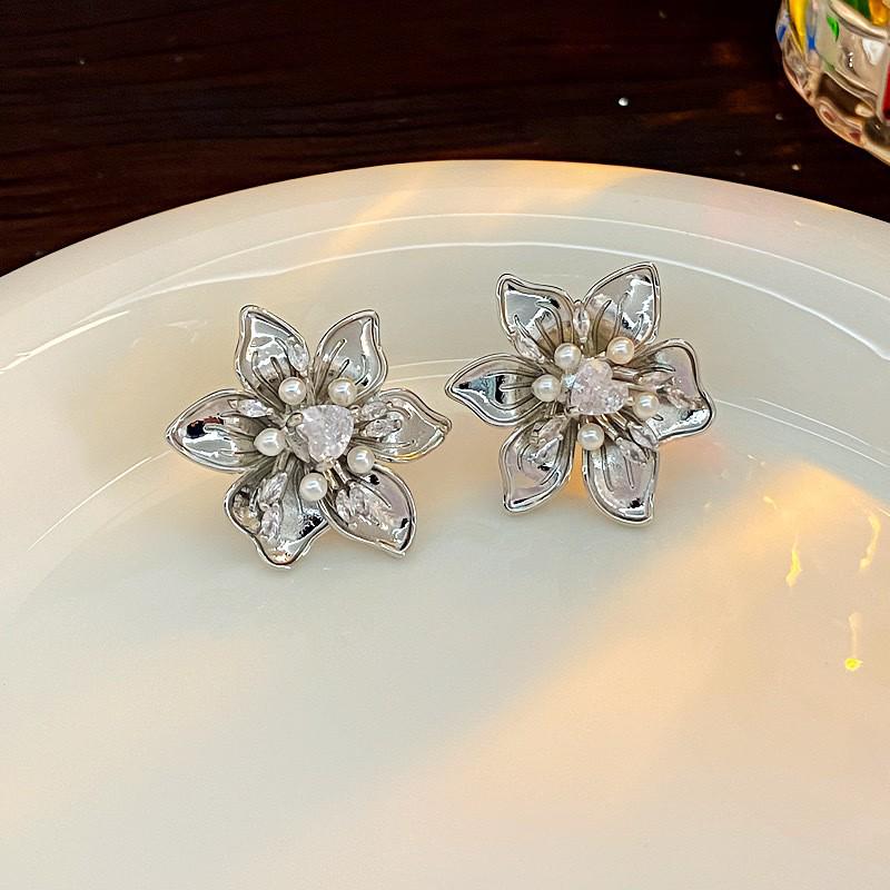 Vintage Rose Leaf Metal Cuban Link Pearl Earrings for Women