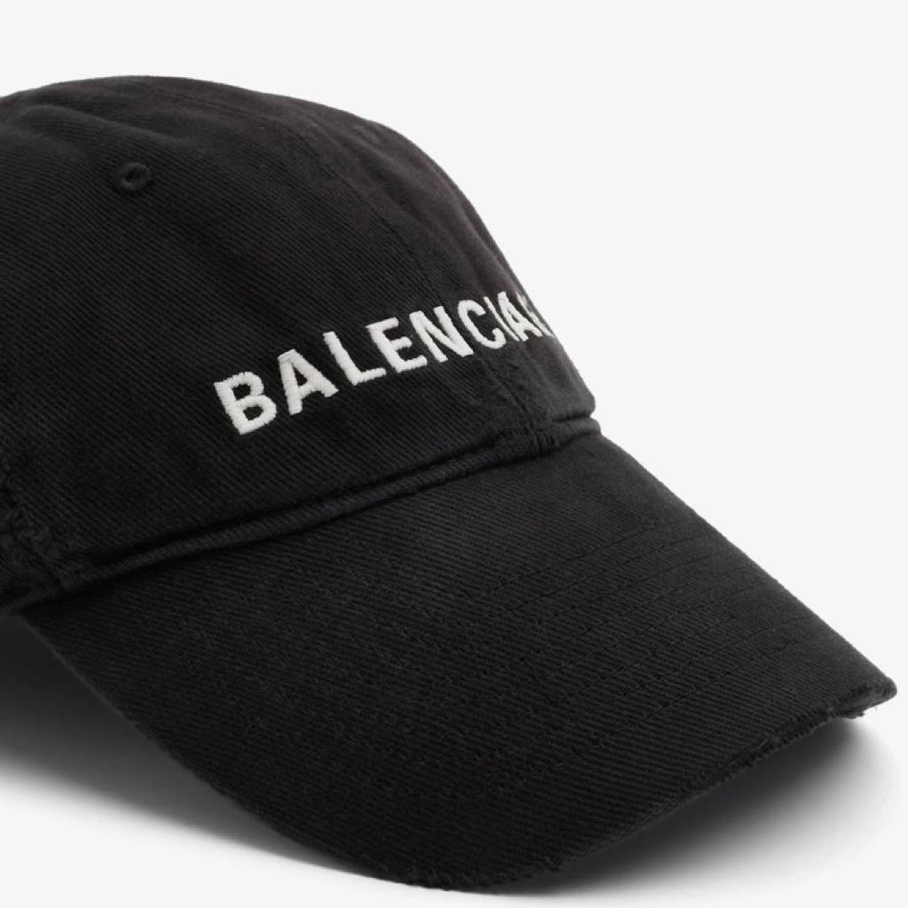 Б/у черная кепка BALENCIAGA