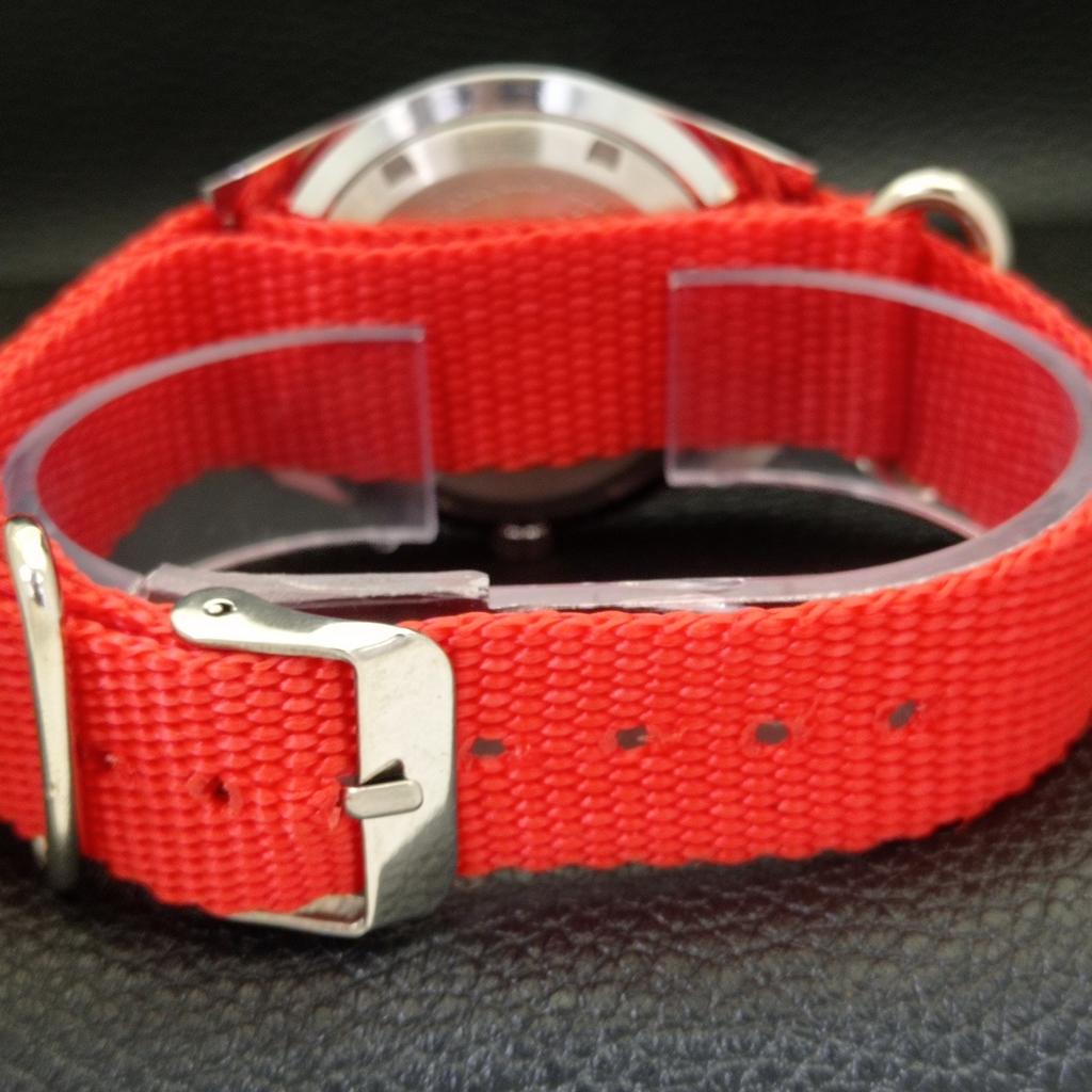 ВОССТАНОВЛЕННЫЕ МУЖСКИЕ ЧАСЫ SEIKO 5 AUTOMATIC, СДЕЛАНО В ЯПОНИИ, КРАСНЫЙ ЦИФЕРБЛАТ, ИЗГОТОВЛЕНЫ НА ЗАКАЗ a440062-2 QV90-a440062