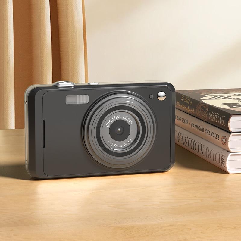 Retro Card-Sized HD CCD Camera for Students and Travel Photography