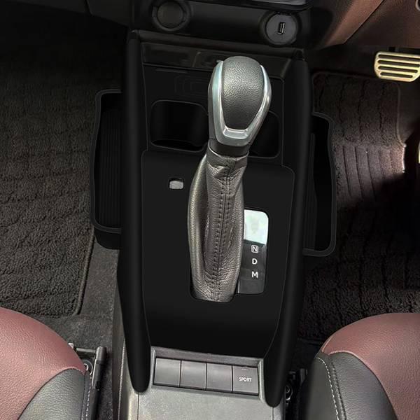 Силиконовый подстаканник с боковым карманом для Suzuki Fronx 24-модели с правым рулем