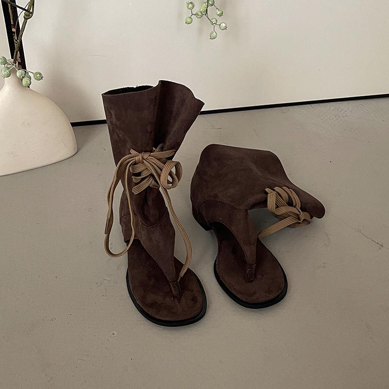 Универсальное нишевое чувство дизайна Французская мода носок крутые ботинки женские 2025 лето новые шнуровка толстый каблук тонкие сандалии