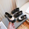 2024 Новые простые черные школьные туфли для детей с круглым носком, подходящие по цвету ПУ пряжки, нескользящие детские модные кожаные туфли на плоской подошве