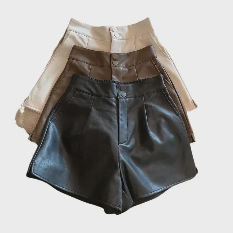 Узкие шорты из искусственной кожи с высокой талией - однотонные, стиль осень/зима 2024 для женщин