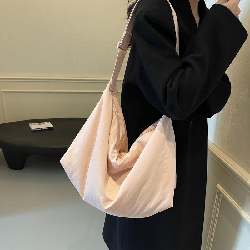 Сумка через плечо женская однотонная сумка через плечо легкая большая вместительная сумка