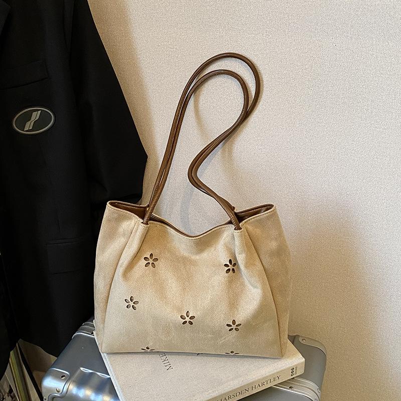 Замшевая сумка женская 2025 новая высококлассная ретро сумка подмышку сумка-тоут для поездок на работу большая вместительная сумка на плечо