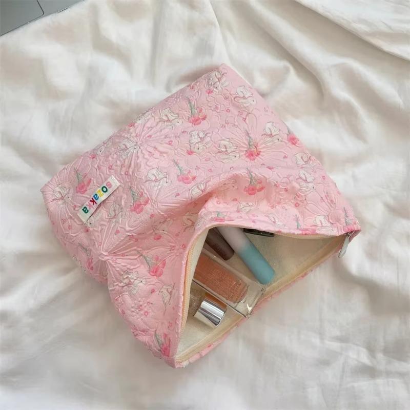 Large Capacity Portable Travel Cosmetic Organizer Wash Bag Embossed Cartoon Cosmetic Bag Women Makeup Bags Skincare Storage Bag