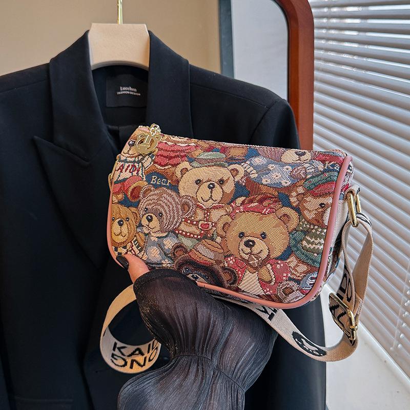 2025 Лето Новая мода уличная маленькая квадратная сумка Bear на одно плечо сумка через плечо