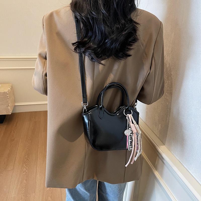 Сумка-тоут женская новая модная на плечо универсальная повседневная сумка-мессенджер