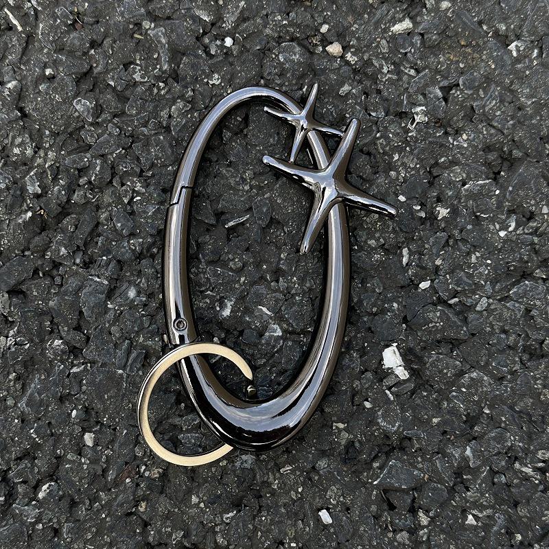 Брелок-подвеска Ainsworth Star с металлическим карабином-украшением