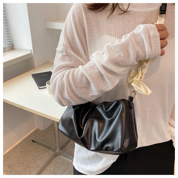 В наличии: Женская летняя сумка кроссбоди на жемчужной цепочке в корейском стиле 2024