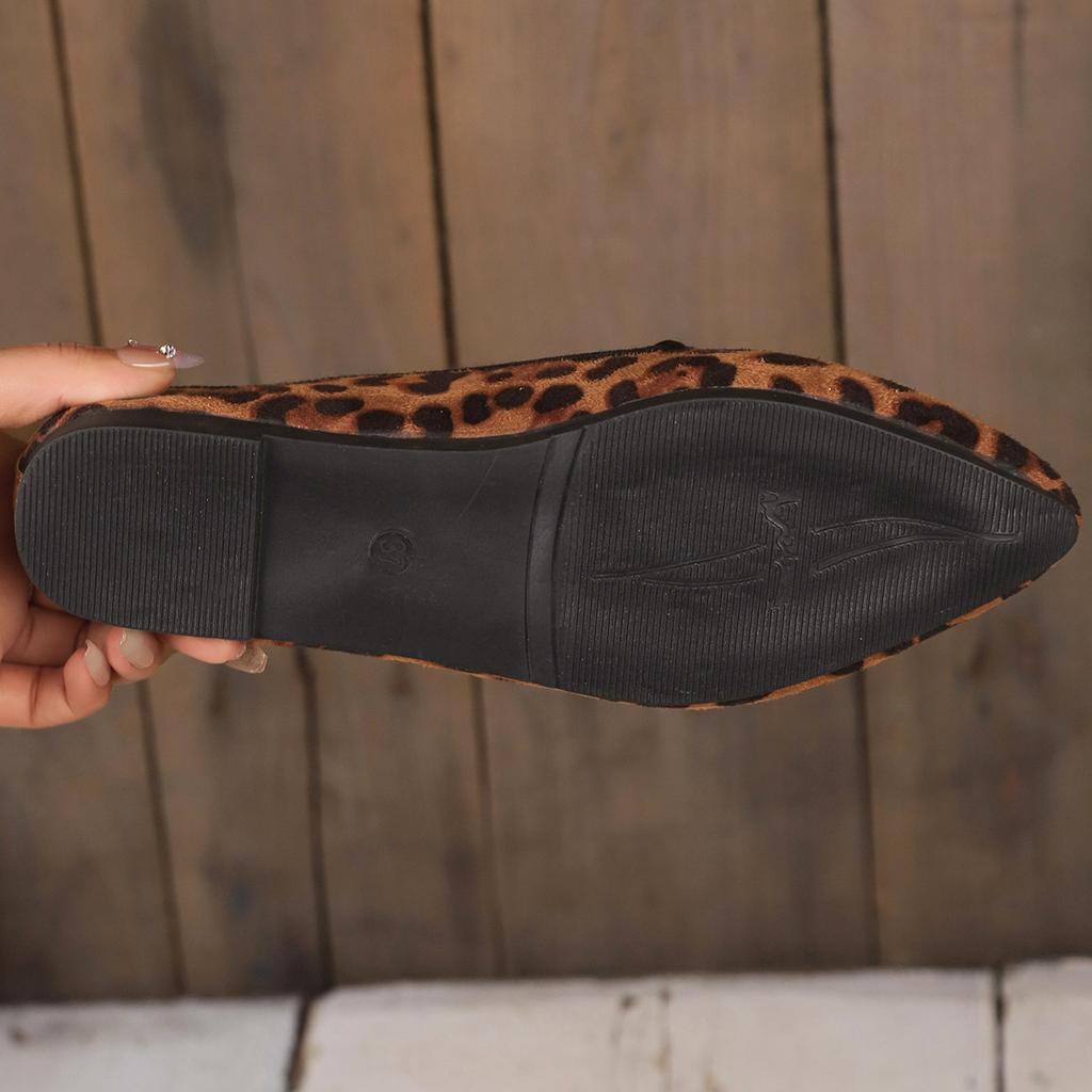 Модные женские туфли большого размера с леопардовым принтом 2024 года, лидер продаж, туфли на плоской подошве с острым носком в стиле ретро, повседневная обувь с неглубоким носком и мягкой подошвой для женщин