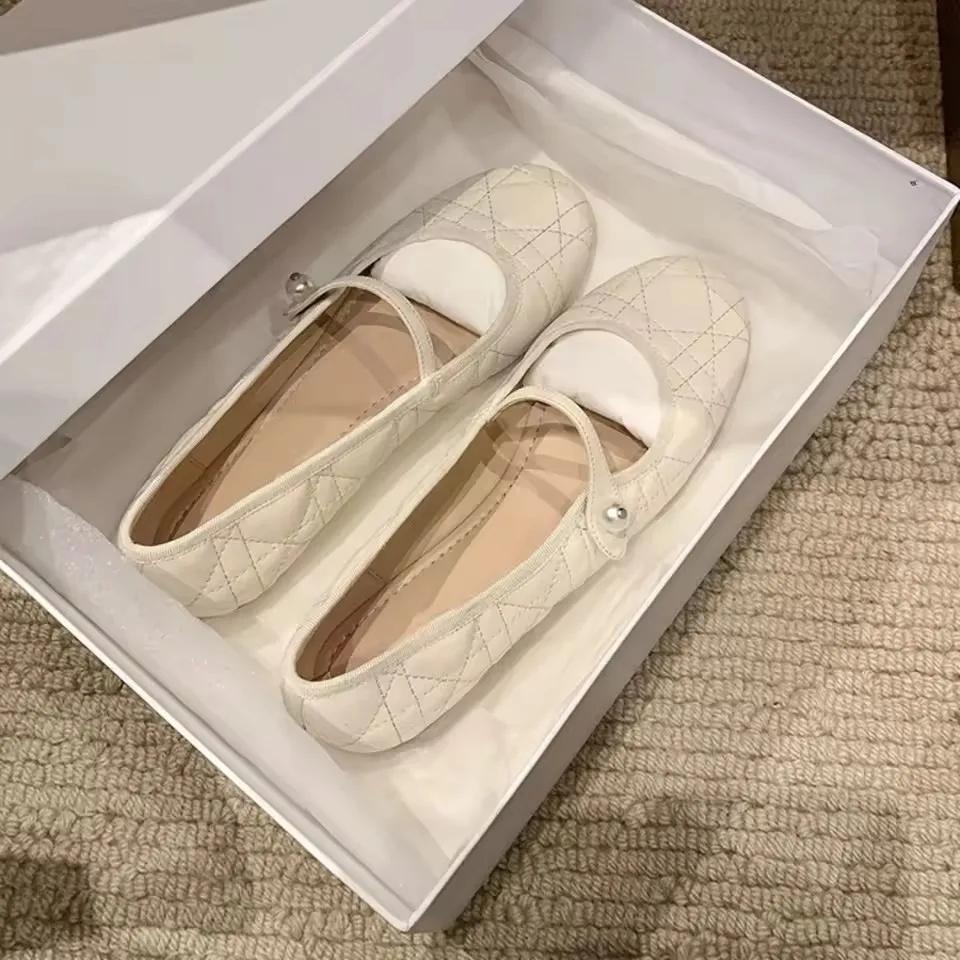 Мода Весна Осень Новые Роскошные Женские Лаконичного Дизайна Туфли с Ремешком и Пряжкой-Жемчужиной, Круглый Носок, Мелкие Балетки, Обувь для Женщин