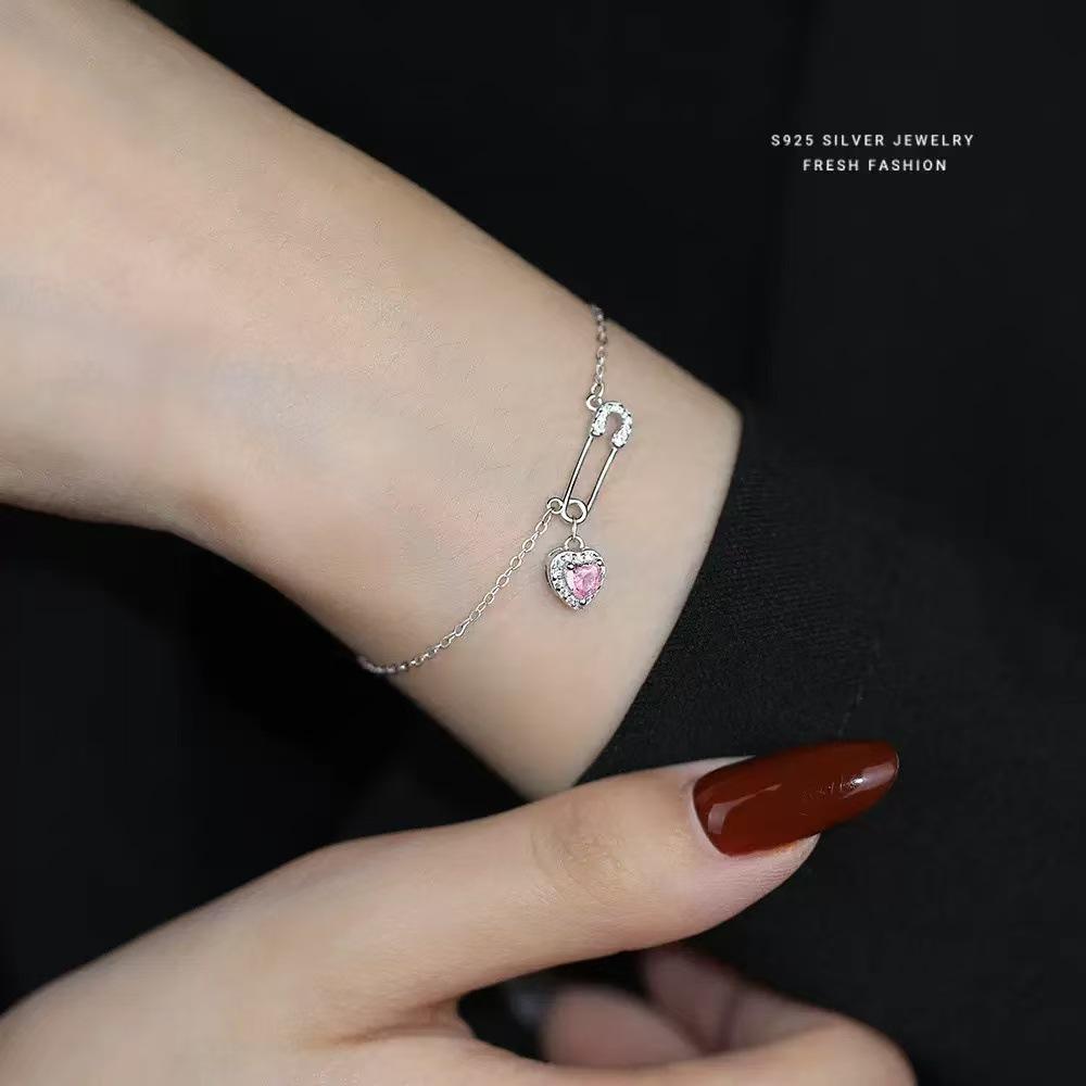 Женское ожерелье с подвеской в виде сердца и булавки из циркона - Роскошная цепочка из титановой стали