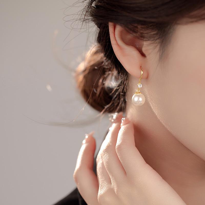Серьги-крючки Under the Banyan Tree S925 Silver Pearl: Легкие роскошные серьги для утонченных женщин