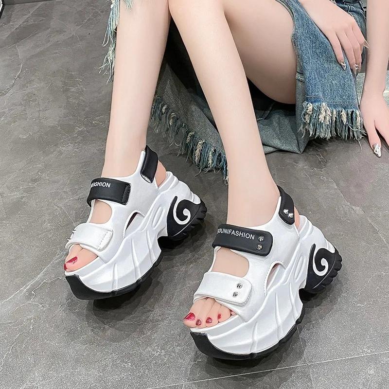 Модные женские босоножки на толстой платформе для отдыха с открытым носком на высоком каблуке, новые гладиаторские тапочки, женские модные летние кожаные пляжные сандалии 8,5 см