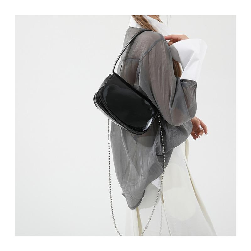 Лаковая кожа, модная зеркальная однотонная трендовая сумка для подмышек, женская сумка 2024, новая цепочка в западном стиле на одно плечо, через плечо, внешняя торговля