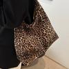 Популярная сумка с леопардовым принтом для женщин, осень и зима, новая модная сумка-тоут для женщин, на одно плечо