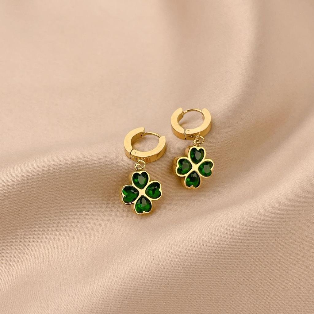 New Retro Simple Emerald Love Flower Earrings Buckle Temperament Four-Leaf Clover Fashion Titanium Steel Female Earrings