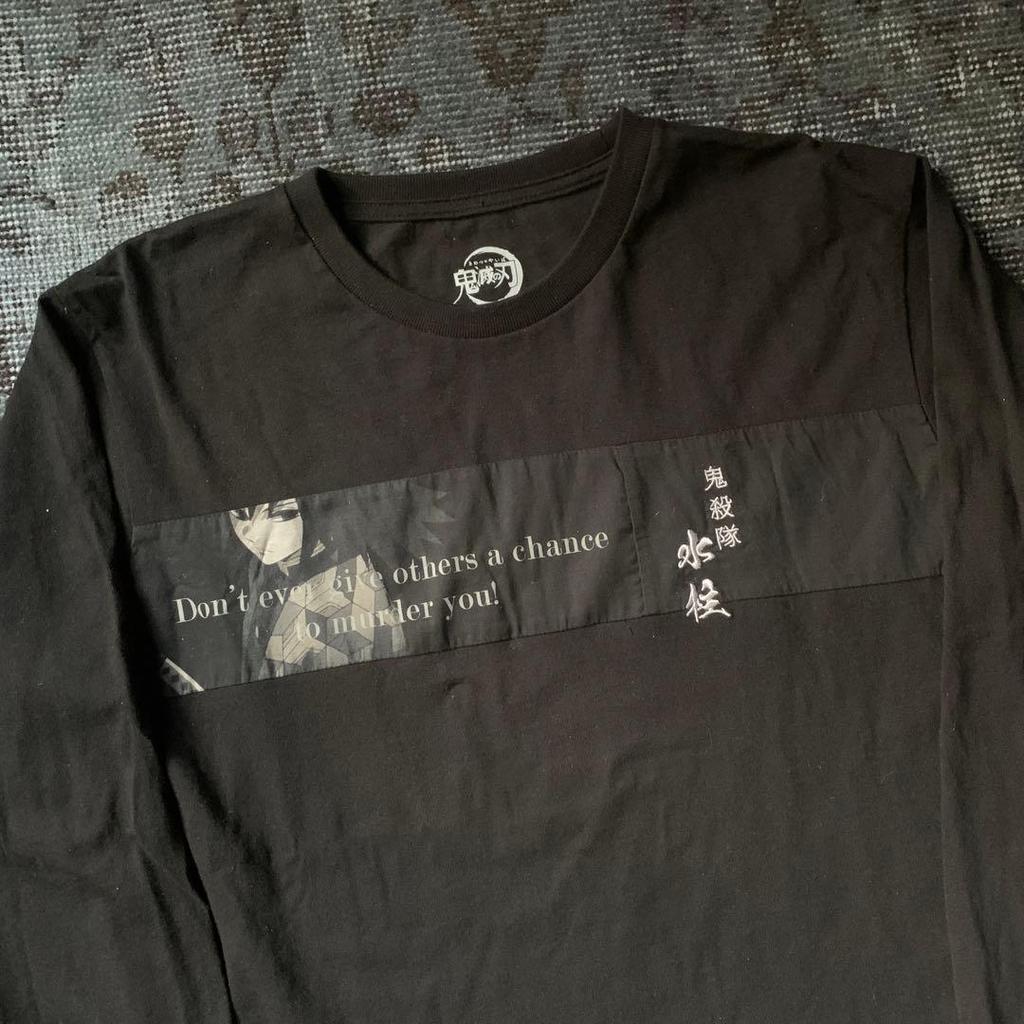 [ИСПОЛЬЗОВАН] Убийца демонов: Kimetsu no Yaiba Гию Томиока Аниме Футболка с длинным рукавом, Коллекционное издание, Черный, Винтаж