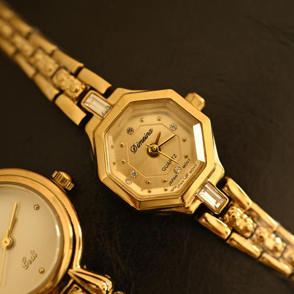 Women's Minimalist Vintage Quartz Watch Oval Dial Bangle Style Thin Strap Brass Material