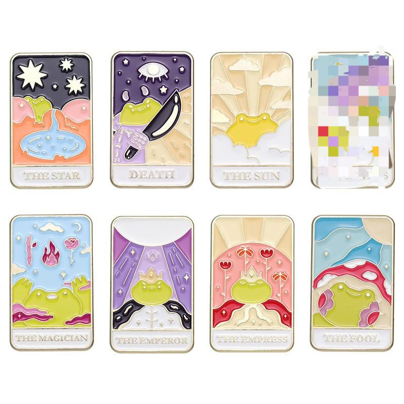 Очаровательный металлический значок с дизайном животного Короля Лягушки, идеально подходящий для модного аксессуара