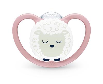 Пустышка NUK Space Knight Sheep для младенцев Включает дезинфицирующее средство Идеально для ночного времени Идеально для подготовки к новорожденным 0-6 месяцев, устойчива к высыпаниям