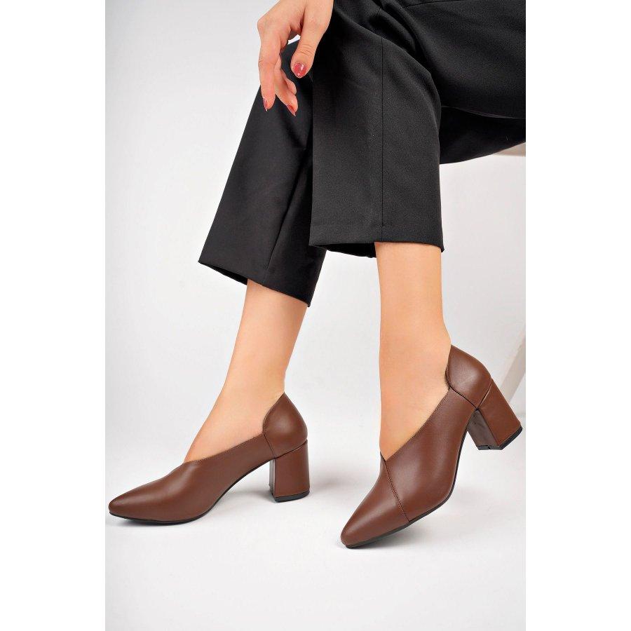 Женские классические туфли из натуральной кожи на массивном каблуке