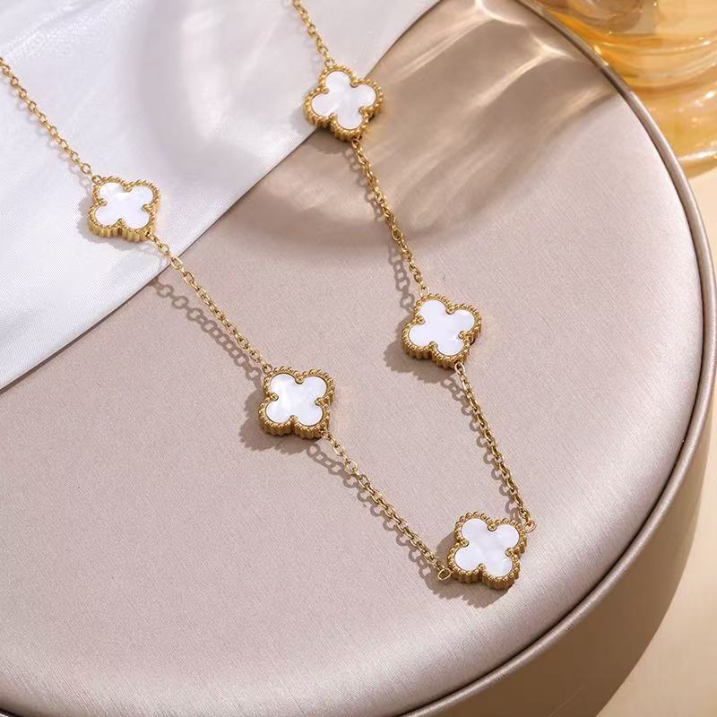 Изысканная 18-каратная титановая сталь не теряет цвет Четырехлистный клевер Двусторонняя перламутровая Пять цветков Ожерелье Цепочка для ключицы женская