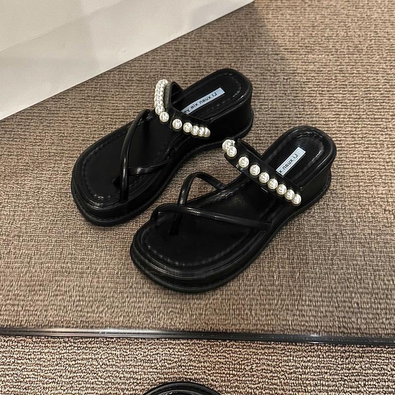 Французские тапочки с жемчужным носком женские 2024 новый стиль феи модные и удобные для отдыха на пляже ниша одно слово перетаскивание