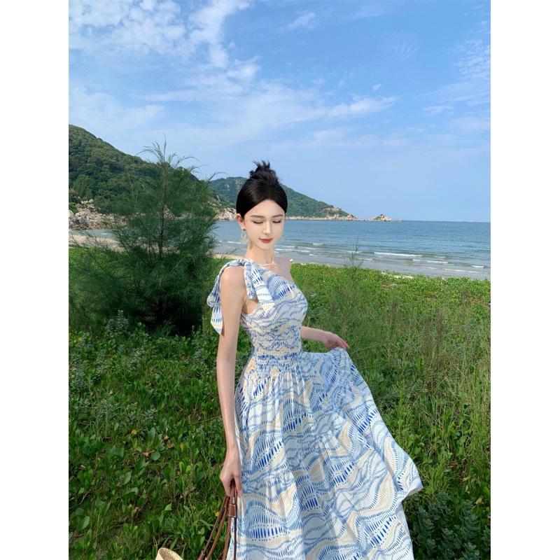 Летние женские длинные платья без рукавов с висячим вырезом и без бретелек на берегу моря