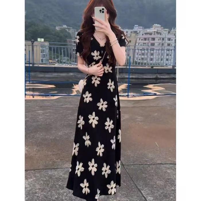 French stunning, great-looking waist-pinched black printed V-neck dress, summer women's new Hepburn style dress
