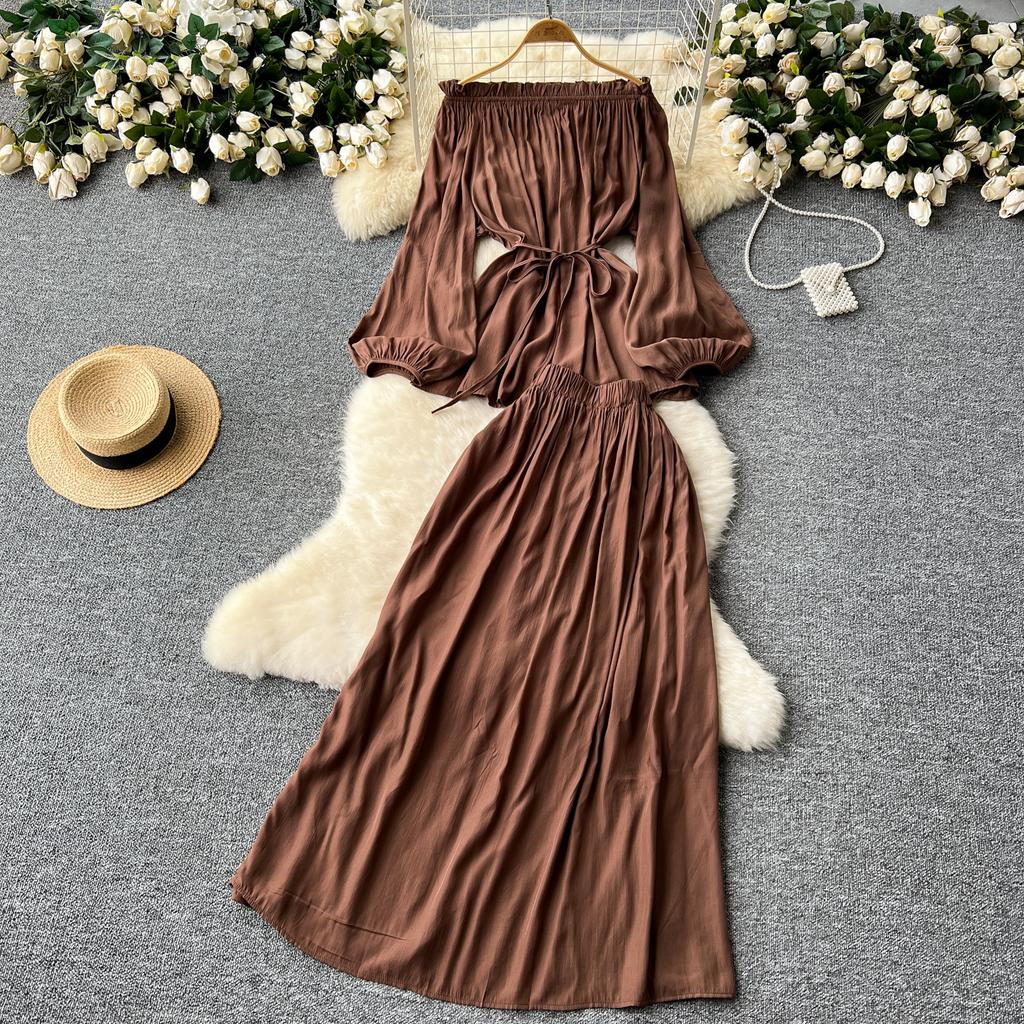 Нежный женский комплект из двух предметов: топ с открытыми плечами и вырезом-лодочкой, длинный рукав, приталенный топ + юбка с завышенной талией и широким подолом