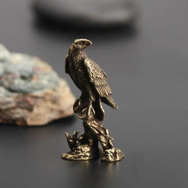Small Creative Craft Eagle Statue Miniature Sculpture Crafts Ornament Vintage Copper Bird Figurine for Interior Home Desk Decor