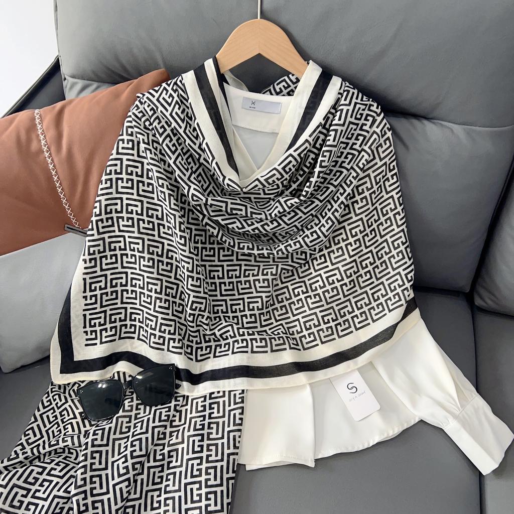 2025 Spring and Summer New Letter Scarf Women's Thermal Air Conditioner Shawl Summer Sunscreen Yarn Cotton and Linen Beach Towel