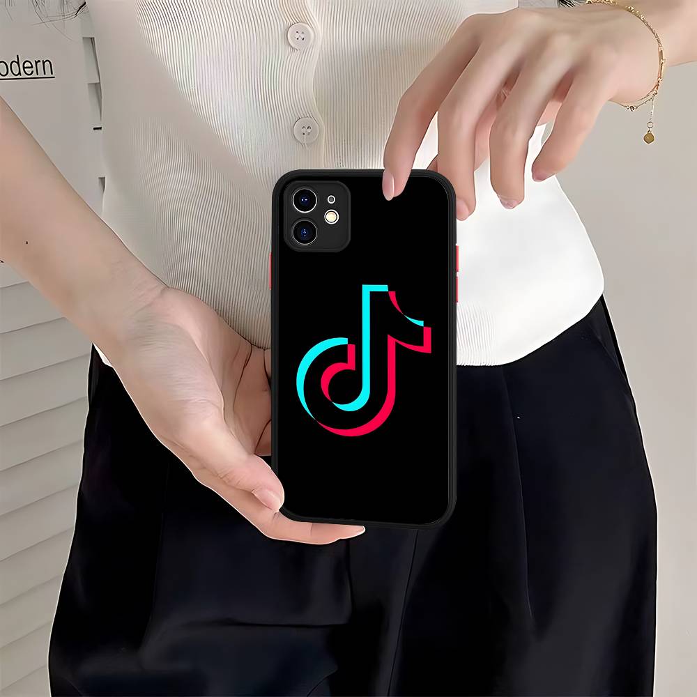 Чехол для телефона T-TikTok-K для IPhone 16 15 14 13 12 11 Pro Max Plus X XS MAX Черный Матовый Чехлы для телефона