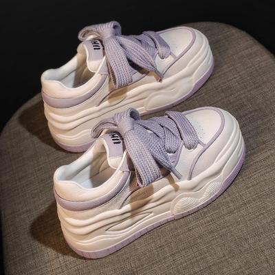 Кожаная платформа Белая обувь Детская Весна и Лето Новая Универсальная Внутреннее увеличение высоты Женская обувь Повседневная спортивная обувь Обувь для доски