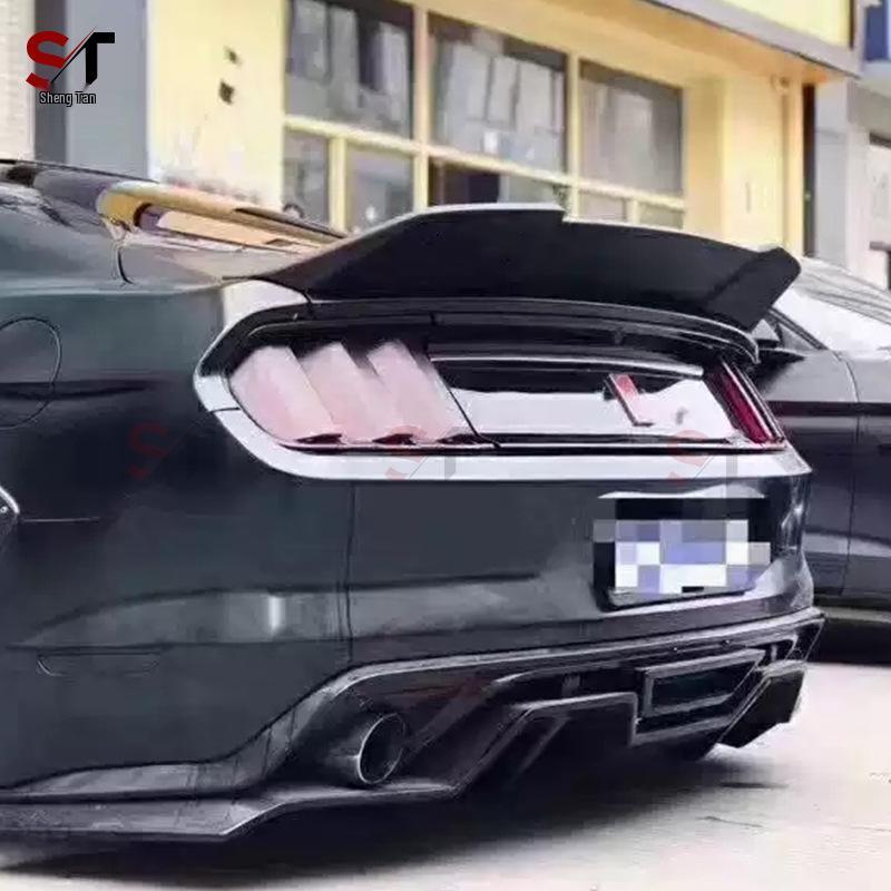 Задний спойлер из углеродного волокна для Ford Mustang "Утиный хвост"