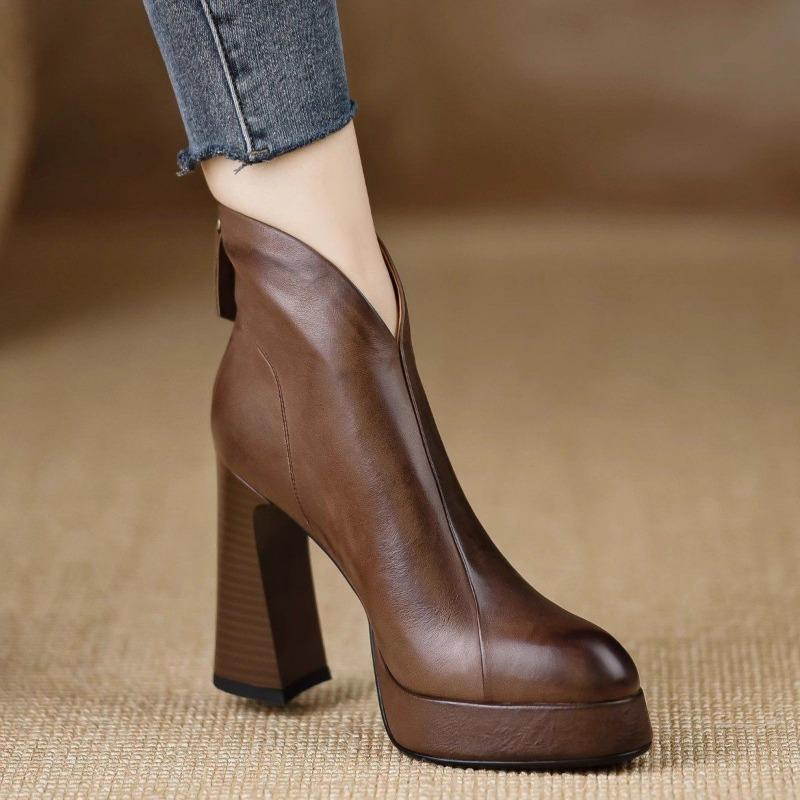 Мода 2024 года, новые мягкие кожаные женские ботильоны на платформе, короткие ботильоны, зимние ботинки, теплая обувь с круглым носком, молния сзади, черного и коричневого цвета
