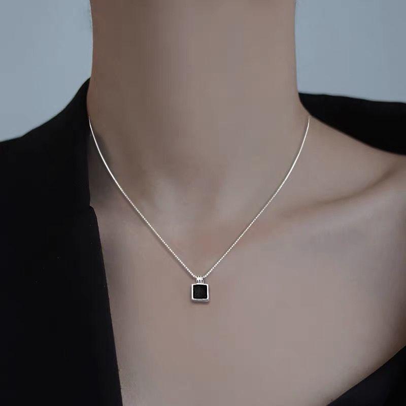 Square Pendant Necklace Fashionable and Stylish Necklace, Collar, Women's Charm, Transparent Pendant Necklace, Party Jewelry Gift