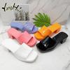 Сексуальные пляжные женские тапочки в европейском и американском стиле 2024 года, новые модные туфли на высоком каблуке, прозрачные, летние