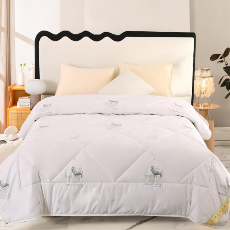 Yalu All-Season Polyester Fiber Quilt