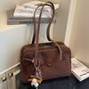 Корейская версия ретро большая вместимость сумка для боулинга 2025 новая сумка на плечо подмышку Maillard корейский простой портфель