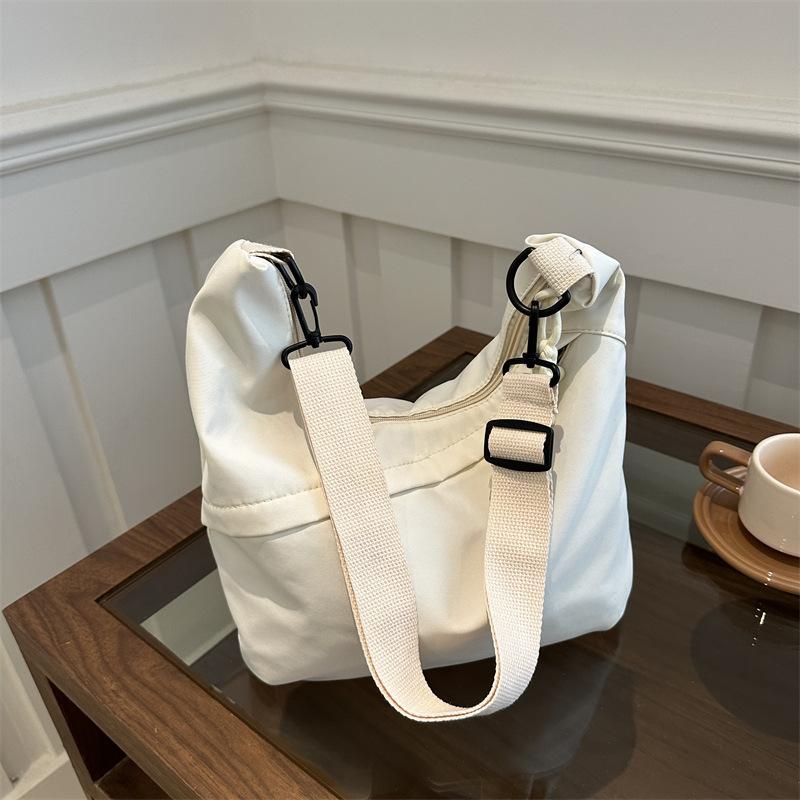 Nylon Cloth Large-Capacity Fashion Bag Women'S Early Spring Versatile Shoulder Messenger Tote Bag