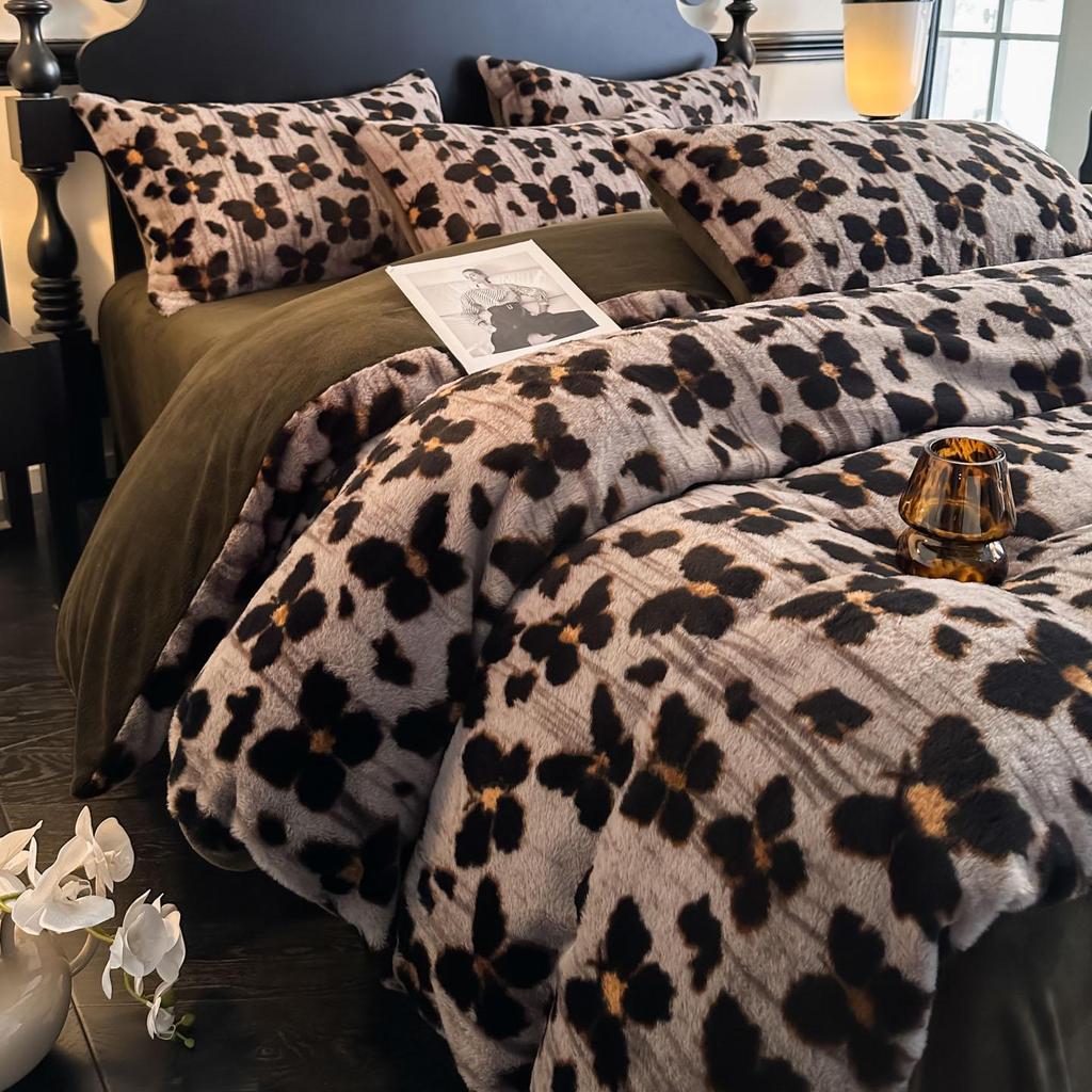 Premium Leopard Print Velvet Fleece 4-Piece Set: Winter Stain-Resistant, Double-Sided Coral Fleece, Warm Duvet Cover Bed