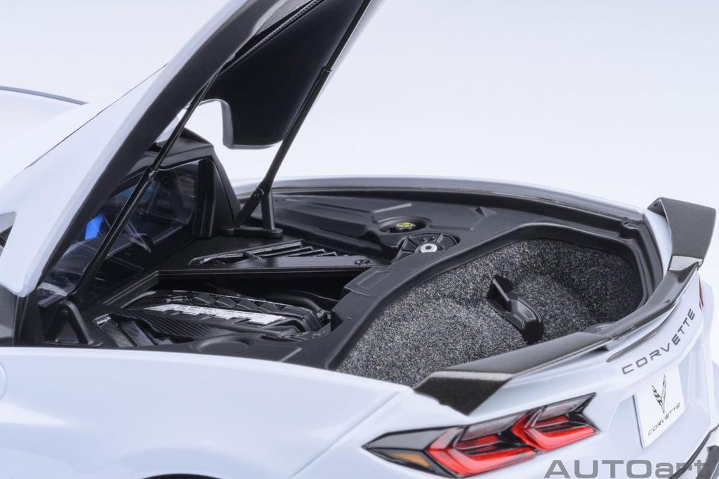 AUTOart Scale Chevrolet Corvette Stingray Z51 Gray Metallic Finished Model 1/18 (C8)