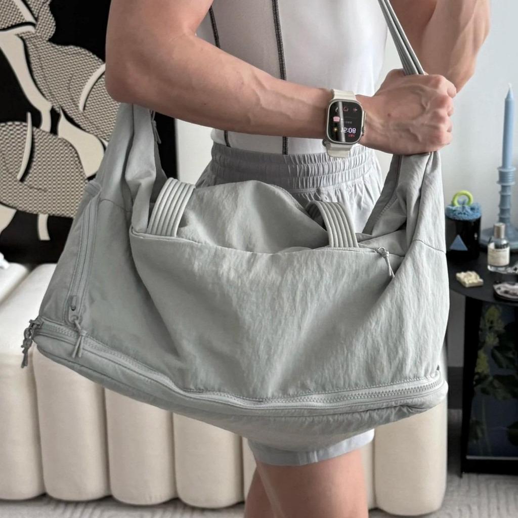 Lu New 30L Water-Resistant Gym Fitness Bag – Lightweight, Large Capacity Pillow Bag, Single Shoulder & Crossbody Option