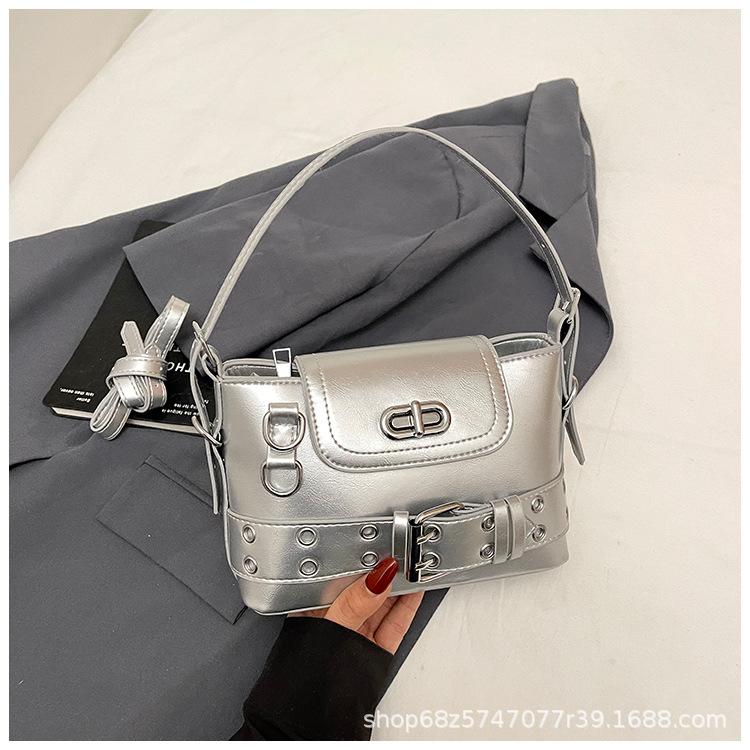 2025 New Hand Shoulder Bag Large Capacity Niche Design Motorcycle Versatile Millennial Hot Girl Armpit Bag Crossbody Bag