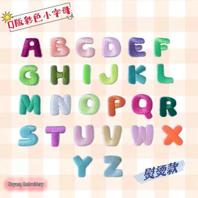 Красочная вышитая нашивка с маленькой буквой для одежды и аксессуаров